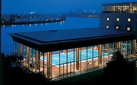 Canary Riverside Plaza Hotel